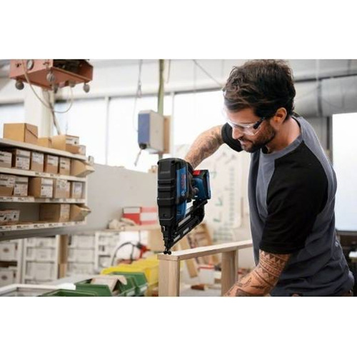 CLAVADORA PARA MADERA BATERÍA GNH 18V-64 M PROFESSIONAL + L-BOXX